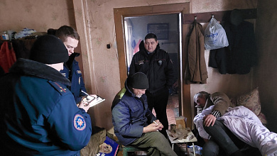 Спасатели в Микашевичах заглянули к жителям, которые злоупотребляют спиртным 