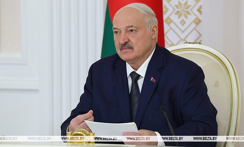 "Люди хотят жить в своей стране свободно". Лукашенко о недопустимости перегибов в работе контролеров