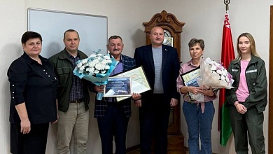 Добрые традиции: в Микашевичах работников провожают на заслуженный отдых 