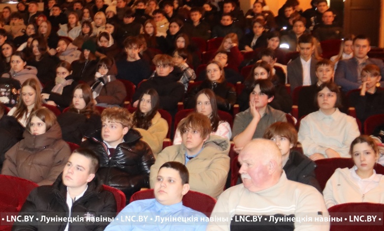 Встречу для старшеклассников провели в Лунинце. О чем говорили?
