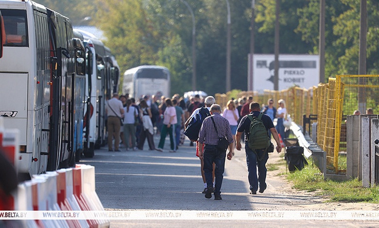 "Ситуация - кошмар!" — на границе с Польшей! Атмосфера перед пунктом пропуска "Брест"