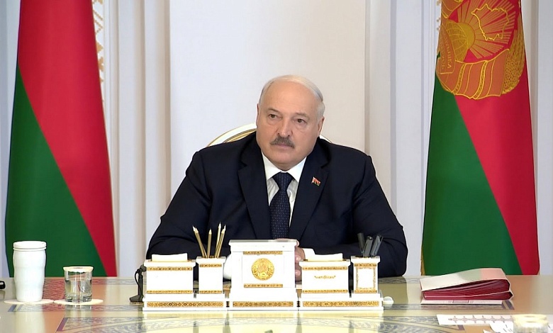 Лукашенко: МНЕ эту сказку рассказывать НЕ НАДО! // Жёстко про падёж скота, кадры и армию