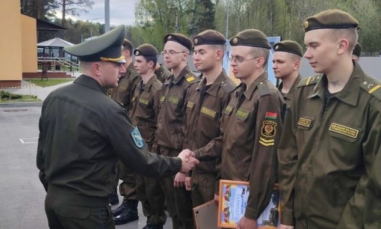 Дембеля уезжают домой! В Лунинецком районе военнослужащие увольняются в запас 