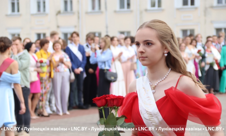 Общегородской выпускной в Лунинце. Медалисты, лучшие учителя и не только (фоторепортаж)