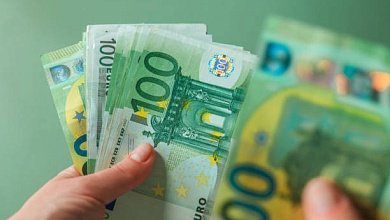 Дама украла более 1,5 тысячи евро у жителя Барановичского района