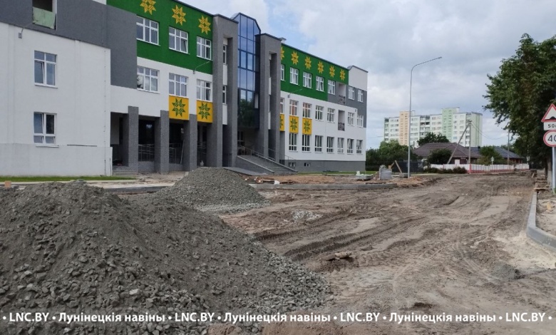 Улица Гагарина в Лунинце преображается вместе со школой №1