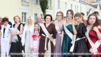 Парад выпускников-2025 состоялся в Лунинце. Большой фоторепортаж