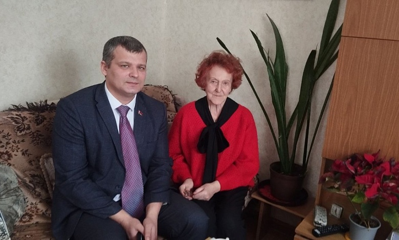 С 80-летием поздравили ветерана труда Валентину Ивановну Костюченко