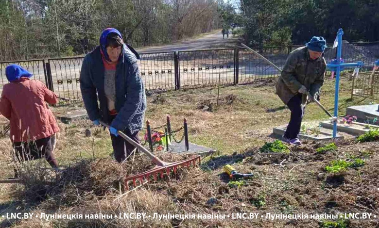 Очередной субботник провели жители деревни Дребск