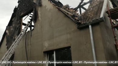 В Лунинце горел жилой дом, пострадавших нет