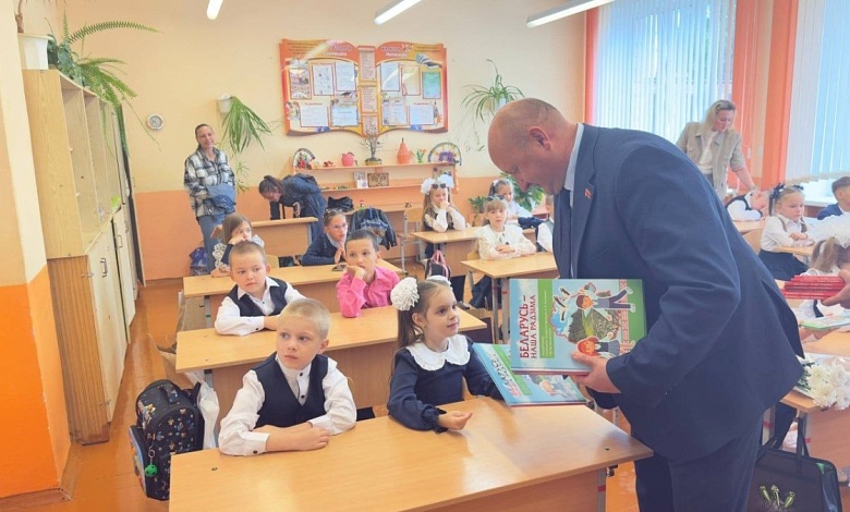 Пожелания и подарки! День знаний в средней школе № 2 Микашевичей