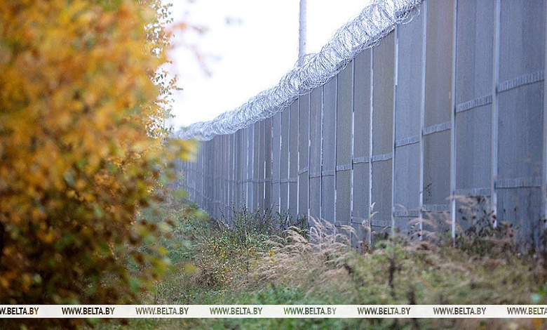 Власти Польши начали строить второе заграждение на границе с Беларусью 