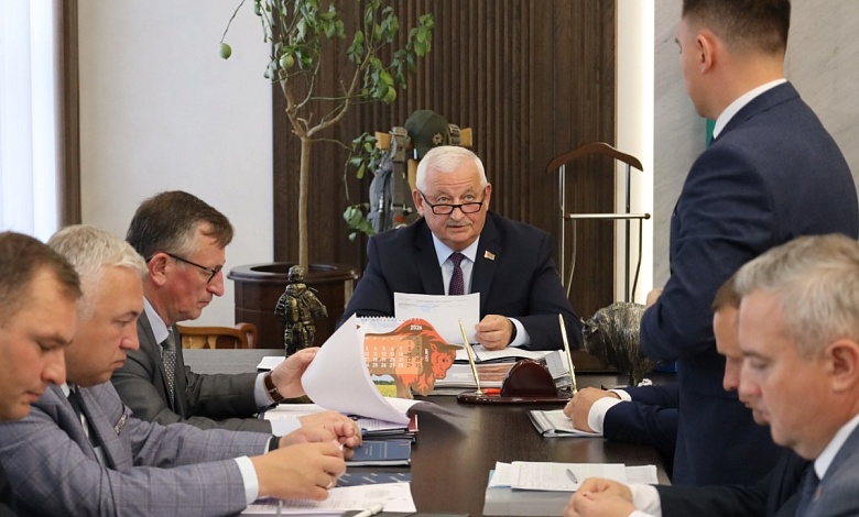 Кадровый день Петра Пархомчика: новые назначения и продление контрактов в Брестской области