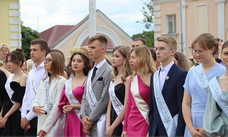 Когда пройдут последние звонки и выпускные балы в школах