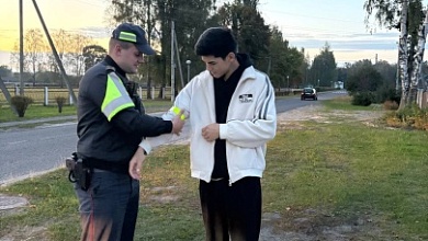 Сотрудники ГАИ напоминают о безопасности на дорогах в Лунинецком районе