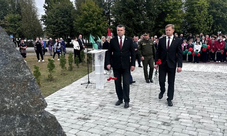 Делегация из Микашевичей приняла участие в торжественных мероприятиях в Житковичском районе 