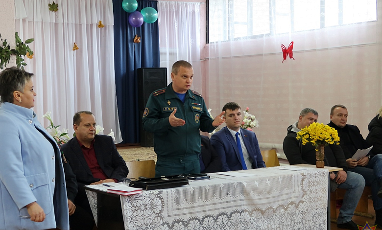 Спасатели поведали о важном. Сход граждан провели в Лахве