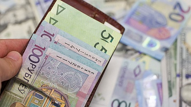 Выросла средняя зарплата в Беларуси. Кто больше всех зарабатывает?