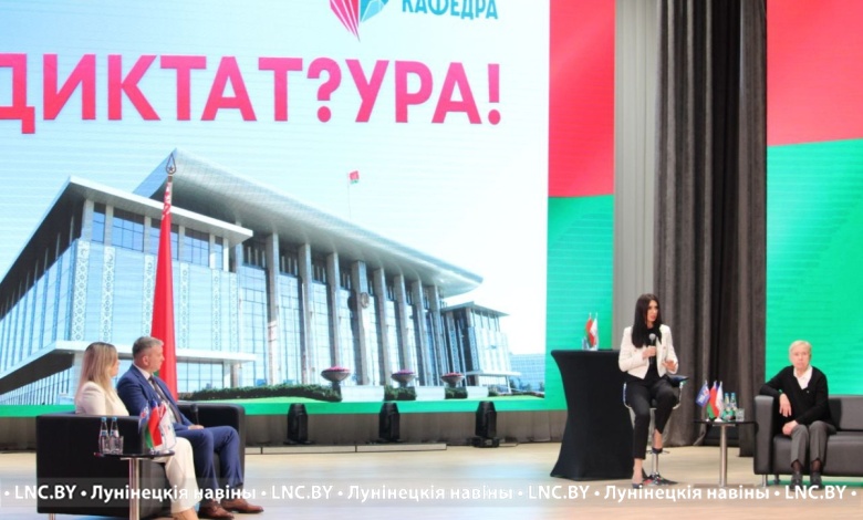 Патриоты Беларуси организовали в Микашевичах диалог на тему «Диктат?Ура!»