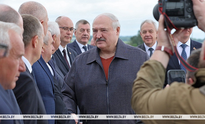 "Специалистов много, пока хромает организация". Лукашенко о кадровом эксперименте среди руководителей областей