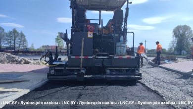 Закатывают в асфальт | Микашевичи с прошлого года уже не такие как были