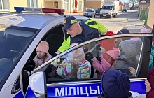 Сотрудники ГАИ занимаются с детками в Лунинецком районе