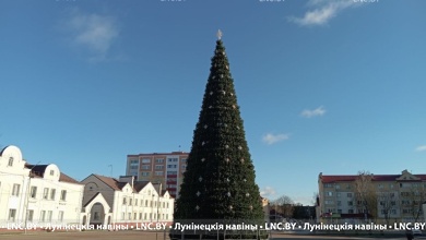 Торжественное открытие новогодней ёлки в Лунинце перенесли на 18.00