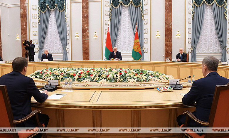 Лукашенко: к нам забрасывают не просто шпионов, а уже агентов-террористов