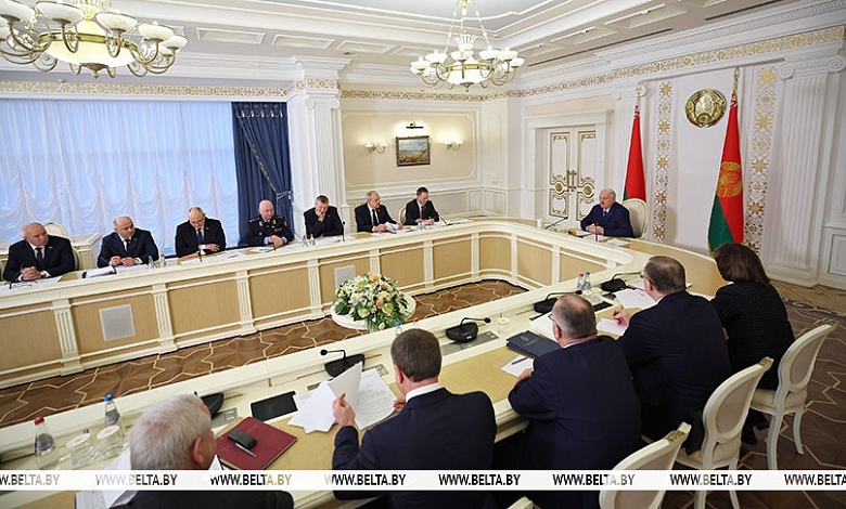 Работа антикризисных управляющих, выплата заработка. Темы совещания Лукашенко с Совмином