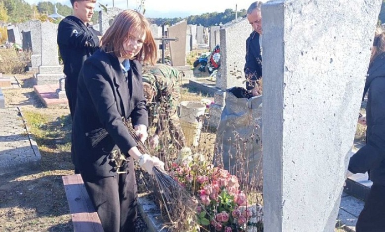 Молодежь принимает участие в акции "Обелиск" | Лунинецкий район