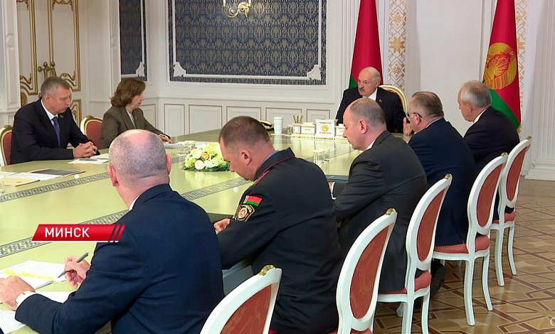 Лукашенко поручил до 1 января решить вопрос по требованиям к медикам в частных центрах