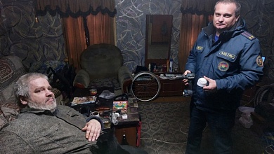 Спасатели помогают устанавливать автономные пожарные извещатели