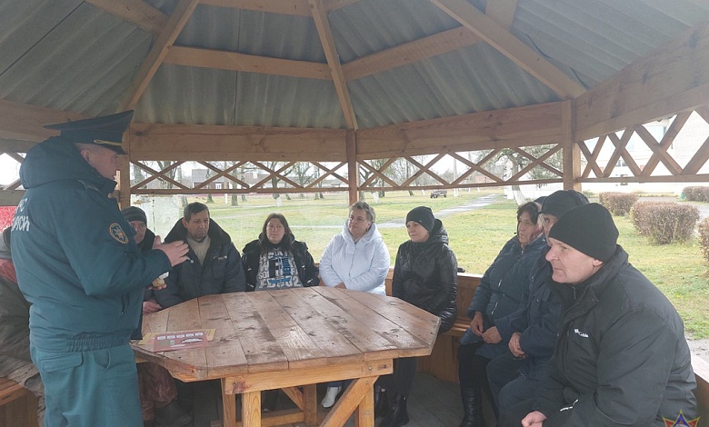 Выратавальнікі выступаюць на сходах у Лунінецкім раёне