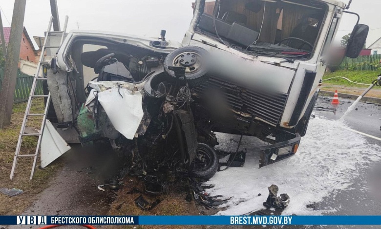 Жесткое ДТП в Столинском районе: МАЗ снес Iveco