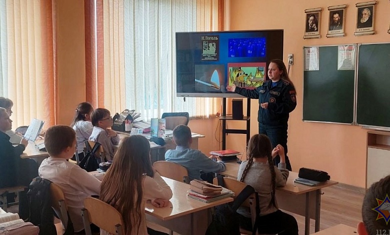 Безопасность прежде всего! Спасатели продолжают обучать детей в Лунинецком районе  