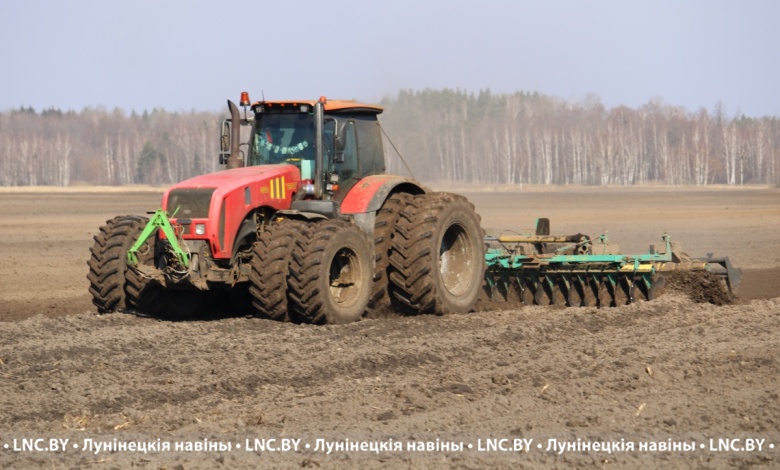 Сельхозпредприятия Лунинецкого района продолжают сев ранних яровых культур