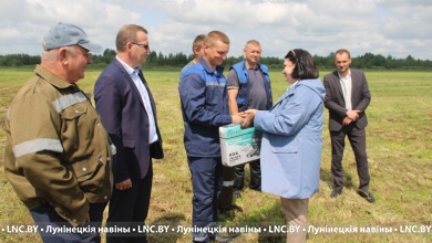 Откуда берется «Асаблівае» и кто кормит коров | Кипит работа на полях и фермах  