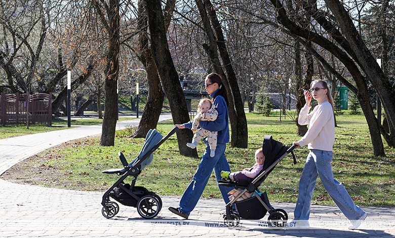 Выросли размеры пособий семьям, воспитывающим детей