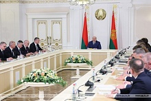 Лукашенко: Просто сидеть и высиживать чего-то – это позор! // Совещание с Администрацией Президента