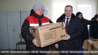 Приятная миссия представителей профсоюза в Лунинецком районе 