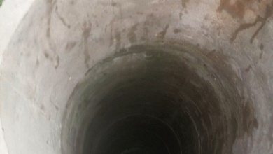 Глубина 8 метров! Женщина упала в колодец и работники МЧС ее спасли