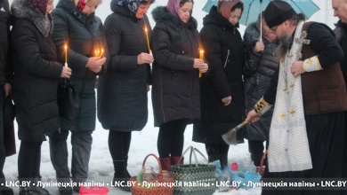 Освящение воды в храме Рождества Иоанна Предтечи города Микашевичи на Крещение Господне