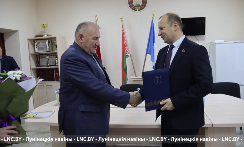 Проводили на заслуженный отдых Ивана Сидуна, директора ОАО "Дворецкий" Лунинецкого района