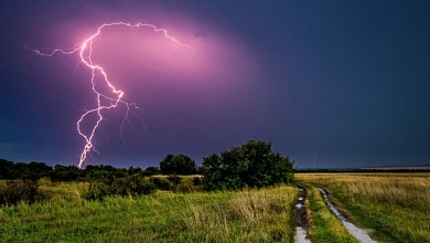 Потрясающе! Мужчина выжил после удара молнии в Гомельской области