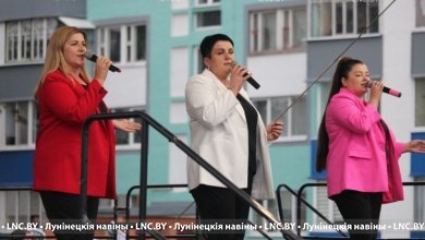 "Ах эти годы золотые!" В Микашевичах артисты дарили хорошее настроение