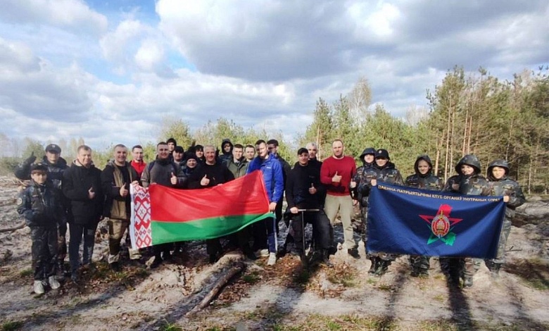 Сотрудники РОВД и юные патриоты присоединились к акции «Лес! Дабро! Парадак!»