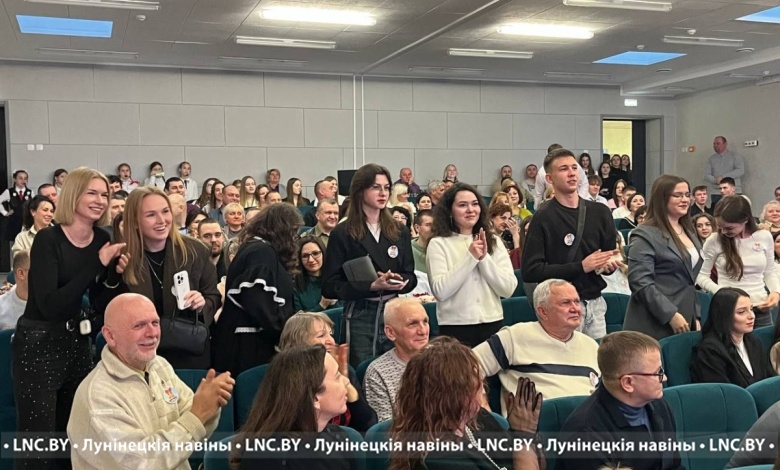 Первый вечер встречи выпускников состоялся и в обновленной СШ №1 Лунинца