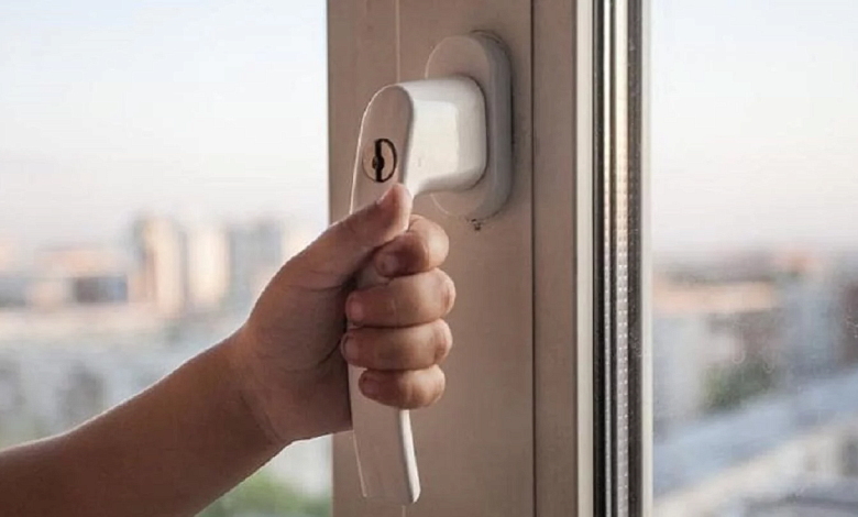 Гибнут дети! Ребенок выпал из окна десятого этажа в Витебске