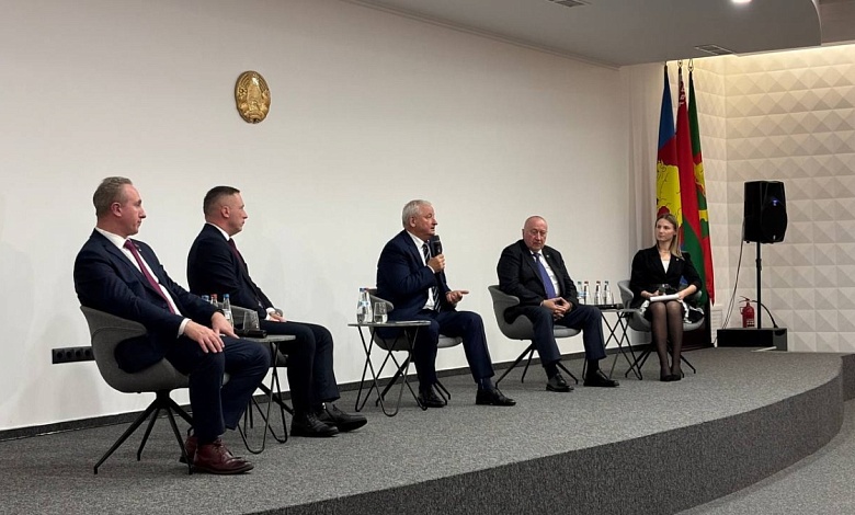 Руководитель Брестской области провел встречу с молодежью Первого региона