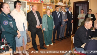 Депутаты побывали в гостях в Лунинецком ТЦСОН